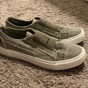 New slip on Malibu Blowfish as 9